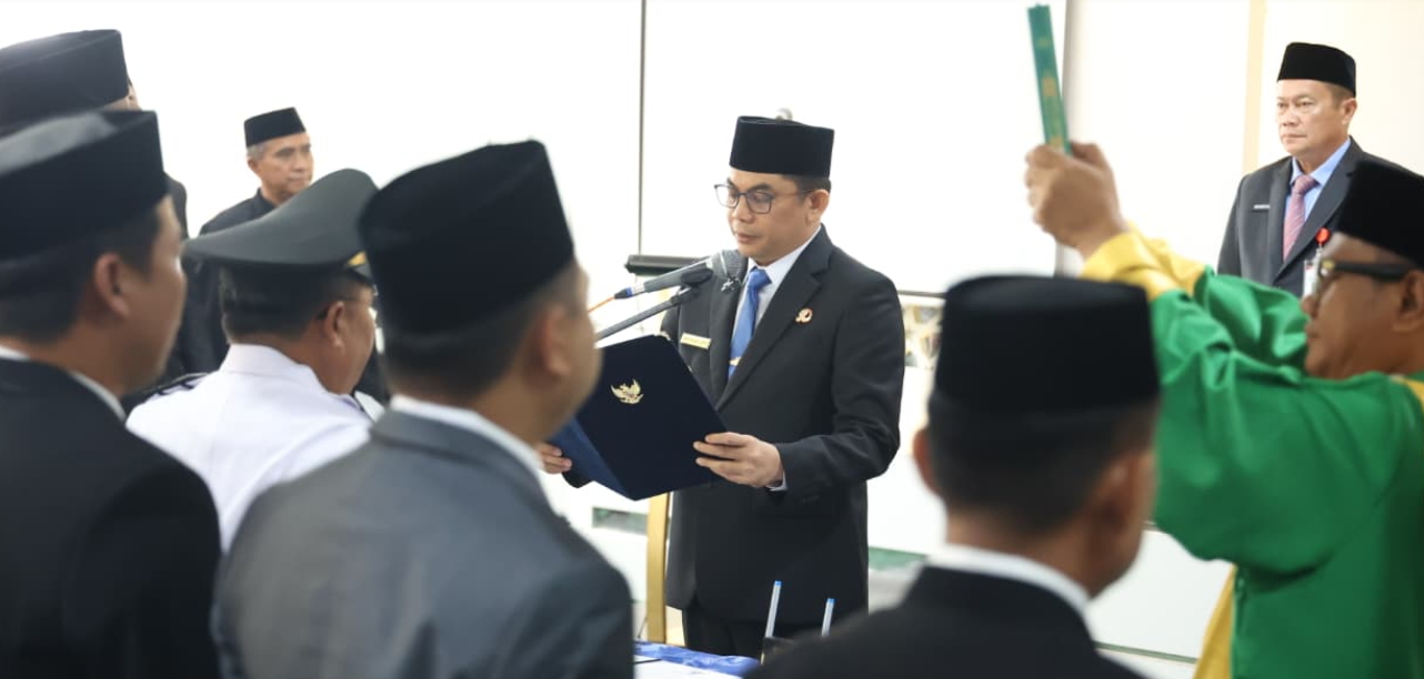 Perdana di Tahun 2026, Bupati Andi Rudi Latif Lantik 21 Pejabat Eselon II, III, dan IV